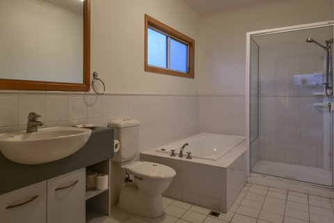 Bella Vista On Nara Pets Welcome - Australia Accommodation 16