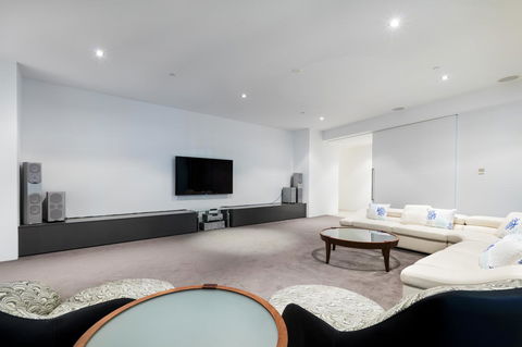 Q1 Resort & Spa - Official - Australia Accommodation 41