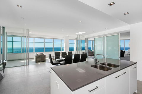 Q1 Resort & Spa - Official - Australia Accommodation 29