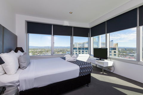 Q1 Resort & Spa - Official - Australia Accommodation 44