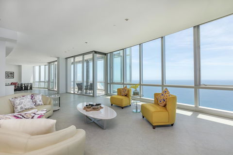 Q1 Resort & Spa - Official - Australia Accommodation 13