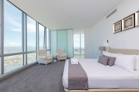 Q1 Resort & Spa - Official - Australia Accommodation 11
