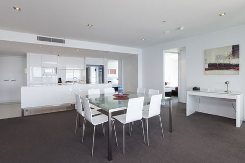 Q1 Resort & Spa - Official - Australia Accommodation 36