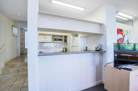Tiki Hotel Apartments Surfers Paradise - Australia Accommodation 9