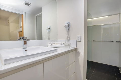 Tiki Hotel Apartments Surfers Paradise - Australia Accommodation 5