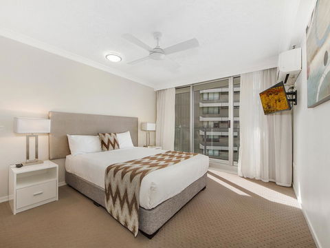 Sunbird Beach Resort Main Beach - Australia Accommodation 24