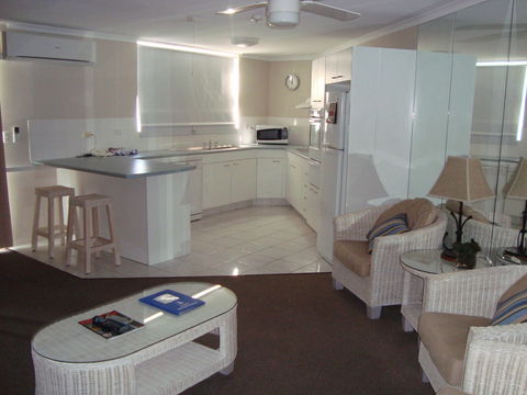 Grosvenor Beachfront Apartments Surfers Paradise - Australia Accommodation 14