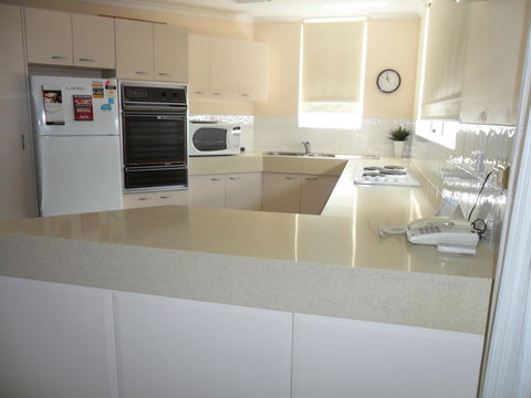 Grosvenor Beachfront Apartments Surfers Paradise - Australia Accommodation 15
