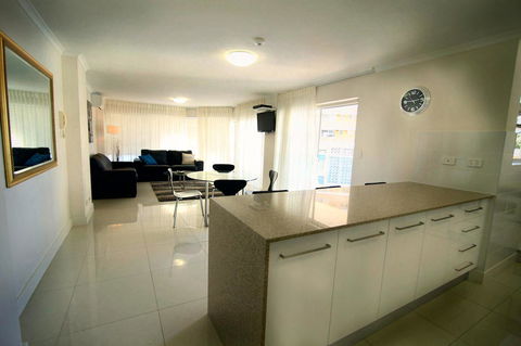 Grosvenor Beachfront Apartments Surfers Paradise - Australia Accommodation 3