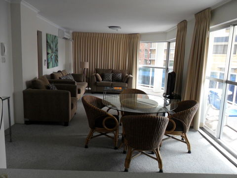 Grosvenor Beachfront Apartments Surfers Paradise - Australia Accommodation 23