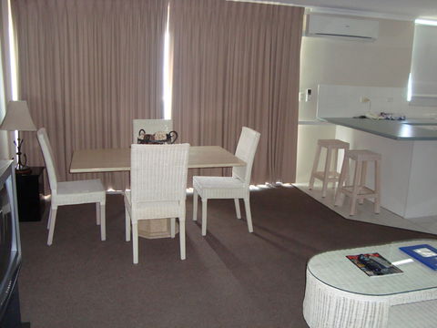 Grosvenor Beachfront Apartments Surfers Paradise - Australia Accommodation 26
