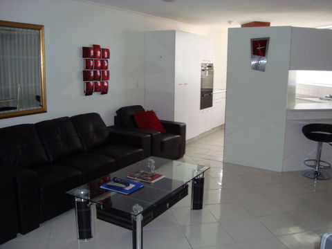 Grosvenor Beachfront Apartments Surfers Paradise - Australia Accommodation 36