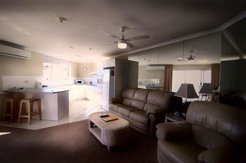 Grosvenor Beachfront Apartments Surfers Paradise - Australia Accommodation 9