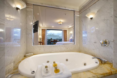 Imperial Hotel Gold Coast - Australia Accommodation 6