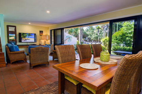 Number 2 On The Beach | Beautiful Beachfront Villa - Australia Accommodation 6