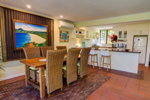 Number 2 On The Beach | Beautiful Beachfront Villa - Australia Accommodation 9