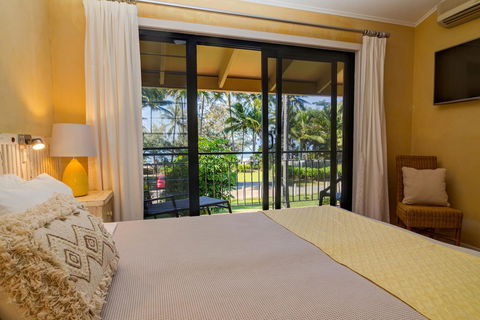 Number 2 On The Beach | Beautiful Beachfront Villa - Australia Accommodation 13