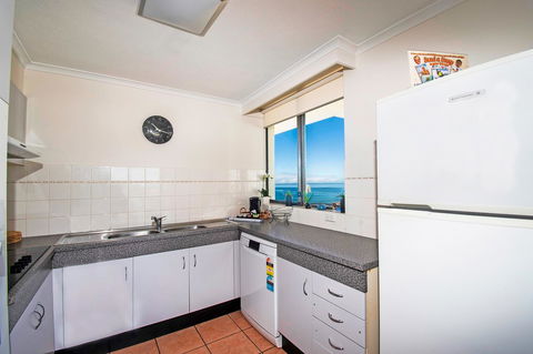 Seacrest Beachfront Apartments Surfers Paradise - Australia Accommodation 7