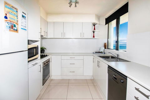 Seacrest Beachfront Apartments Surfers Paradise - Australia Accommodation 23