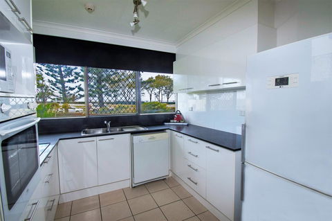 Seacrest Beachfront Apartments Surfers Paradise - Australia Accommodation 12