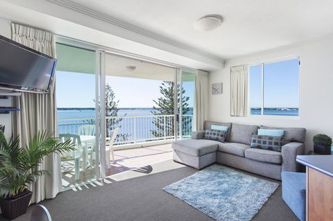 Crystal Bay On The Broadwater - Australia Accommodation 17