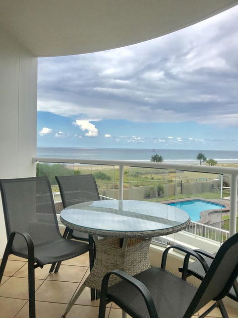 Regency On The Beach - Australia Accommodation 9