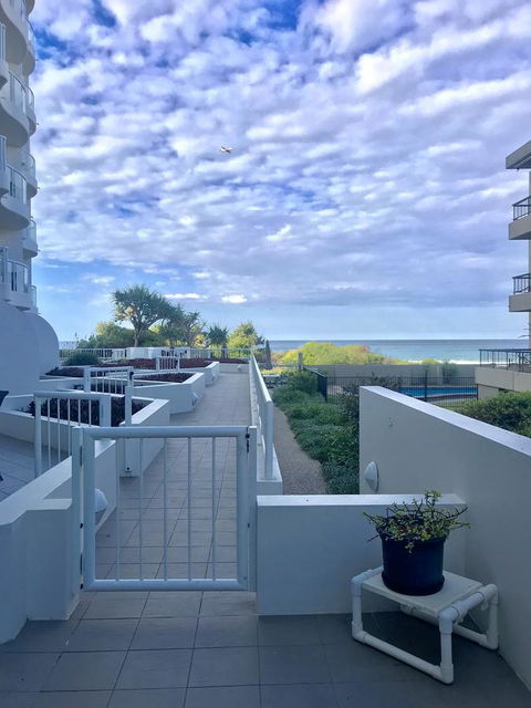 Regency On The Beach - Australia Accommodation 8