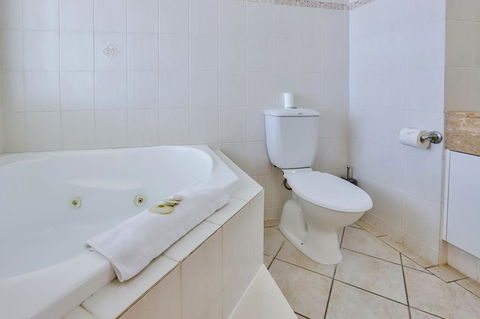 Regency On The Beach - Australia Accommodation 5