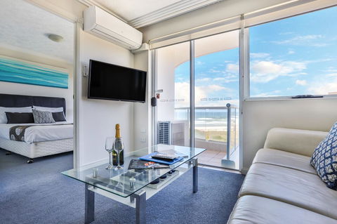 Regency On The Beach - Australia Accommodation 4