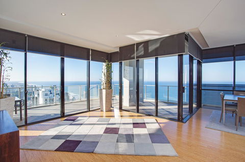 Mantra Circle On Cavill - Australia Accommodation 1