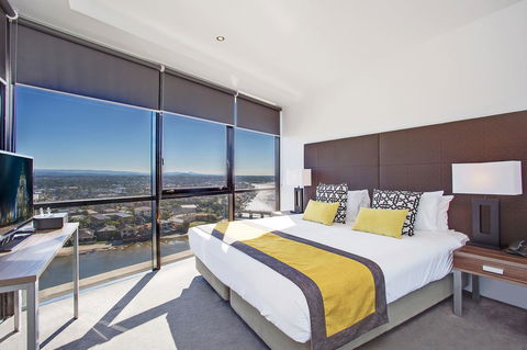 Mantra Circle On Cavill - Australia Accommodation 39