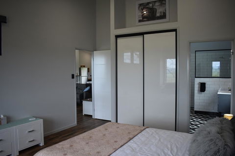 Ironbark House - Australia Accommodation 23