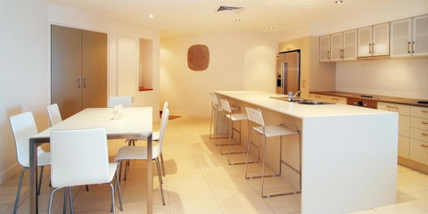Coral Cove Apartments - Australia Accommodation 24
