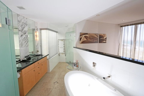 Oceans Mooloolaba - Australia Accommodation 2