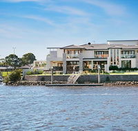 Riverfront Dream - Australia Accommodation
