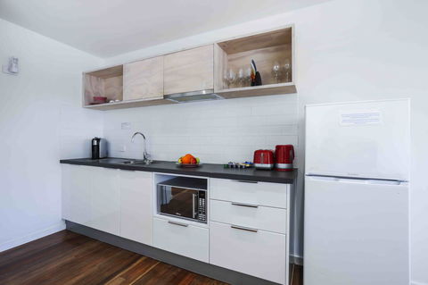 Sandbox Apartments - Australia Accommodation 30