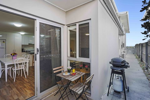 Sandbox Apartments - Australia Accommodation 21