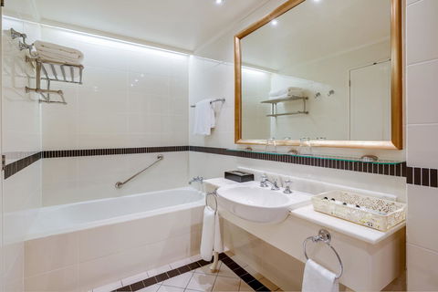 InterContinental Sanctuary Cove Resort, An IHG Hotel - Australia Accommodation 8