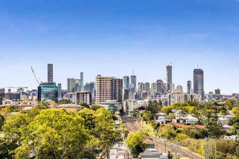 Essence Suites Taringa - Australia Accommodation 30