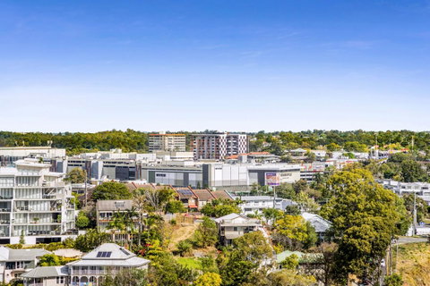 Essence Suites Taringa - Australia Accommodation 38
