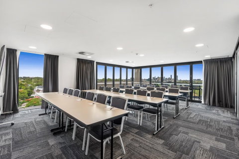 Essence Suites Taringa - Australia Accommodation 7