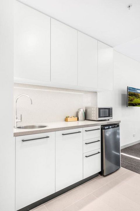 Essence Suites Taringa - Australia Accommodation 33