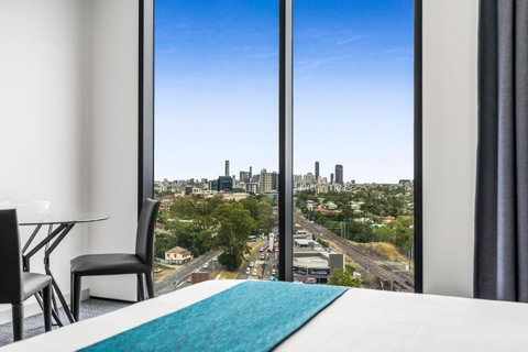 Essence Suites Taringa - Australia Accommodation 22