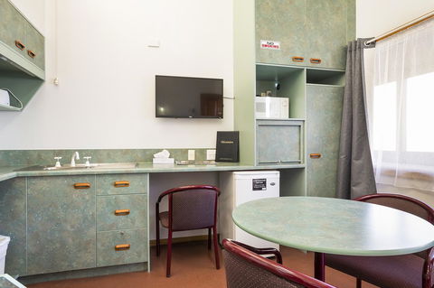 Downs Motel - Australia Accommodation 10