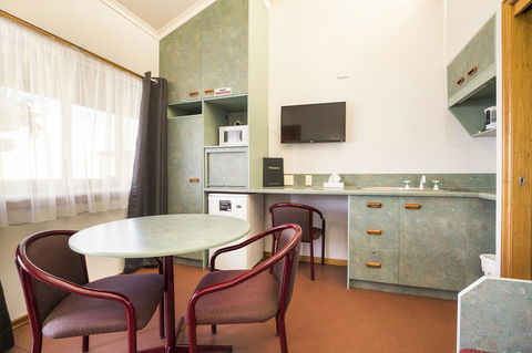 Downs Motel - Australia Accommodation 7