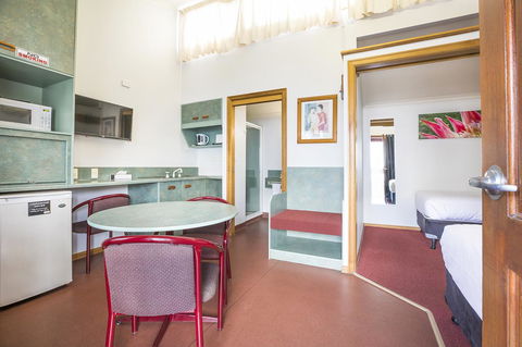 Downs Motel - Australia Accommodation 11