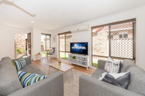 Waterfront Theme Park Getaway - Australia Accommodation 1