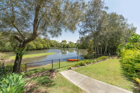 Waterfront Theme Park Getaway - Australia Accommodation 20