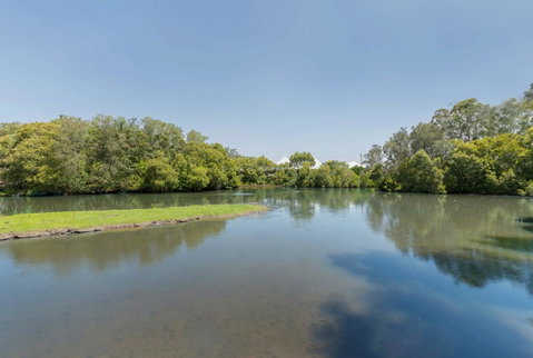 Waterfront Theme Park Getaway - Australia Accommodation 24