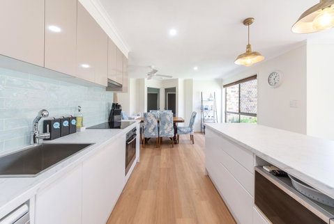 Waterfront Theme Park Getaway - Australia Accommodation 4
